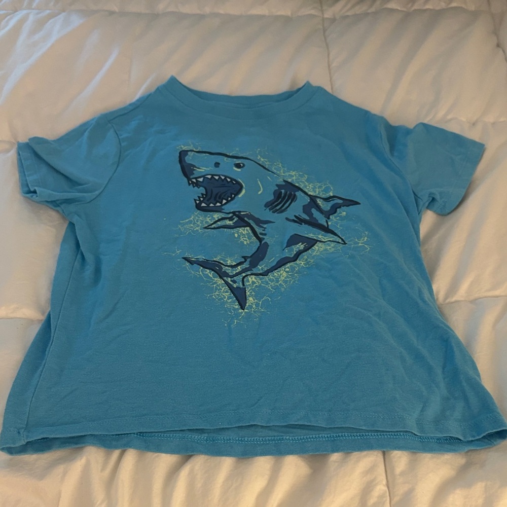 Blue Cat&Jack Shark Graphic Kids T-Shirt: Size M (8)